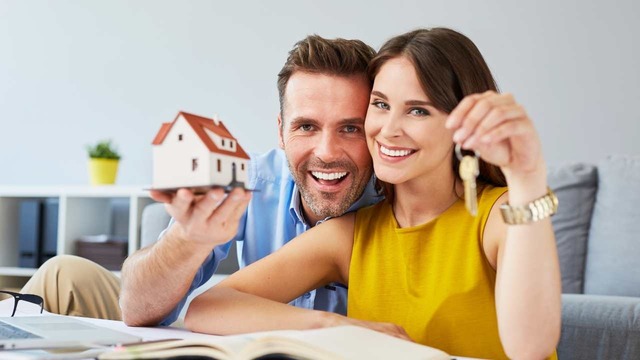 two-people-close-together-one-person-holding-a-set-of-keys-and-the-other-holding-a-house two-people-close-together-one-person-holding-a-set-of-keys-and-the-other-holding-a-house