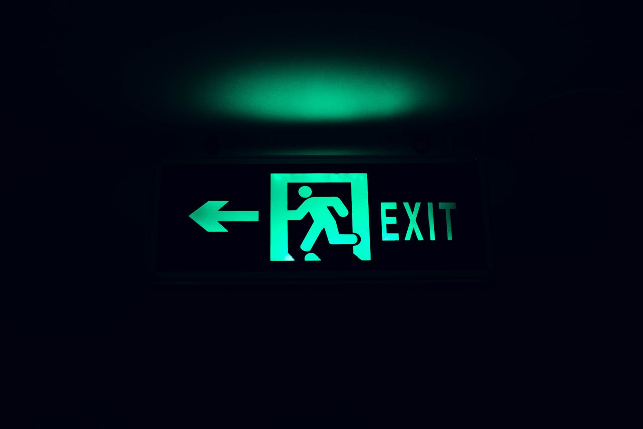 green-emergency-exit-sign green-emergency-exit-sign